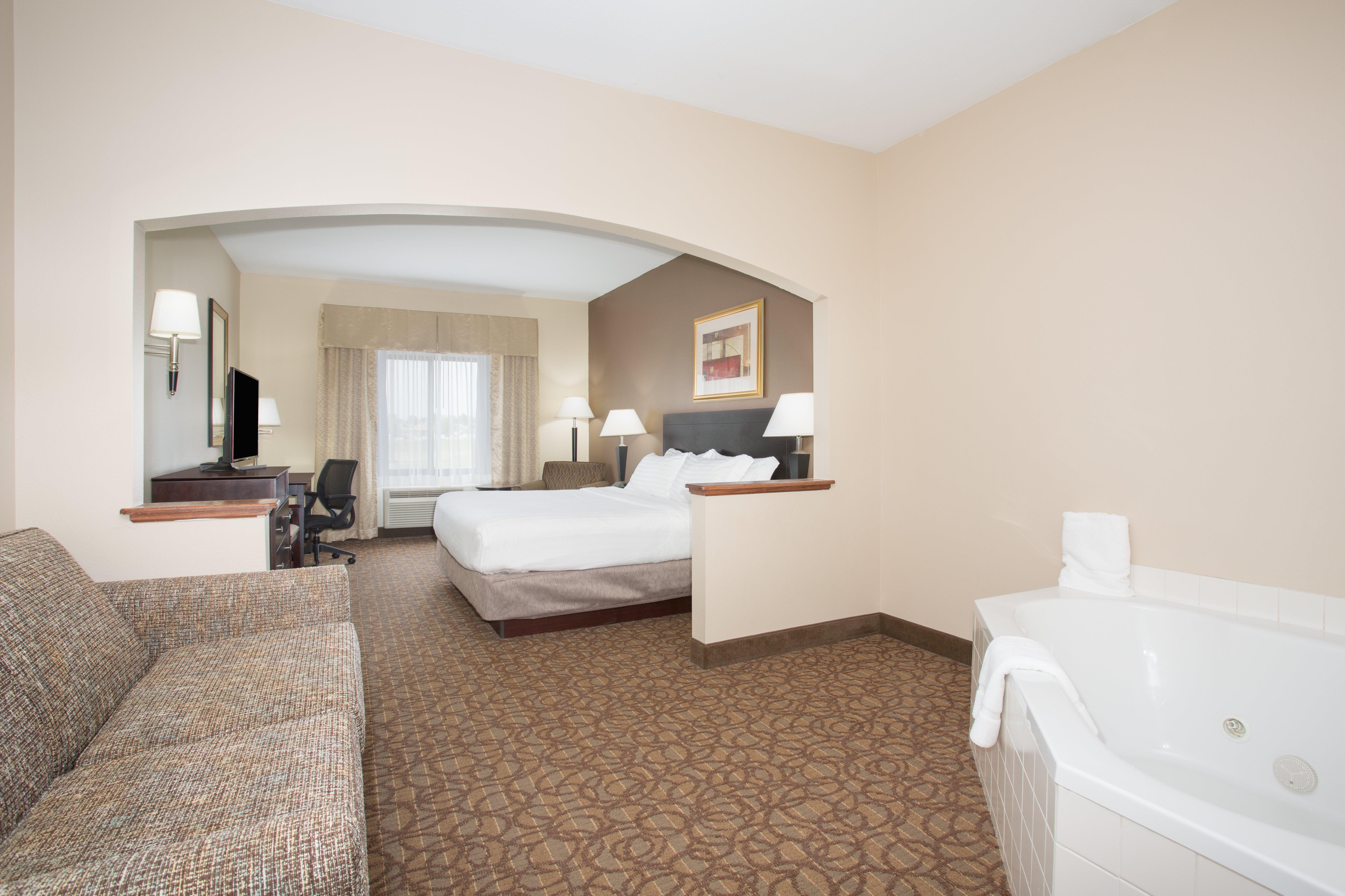 Holiday Inn Express Hotel & Suites Concordia Us 81 By Ihg Buitenkant foto