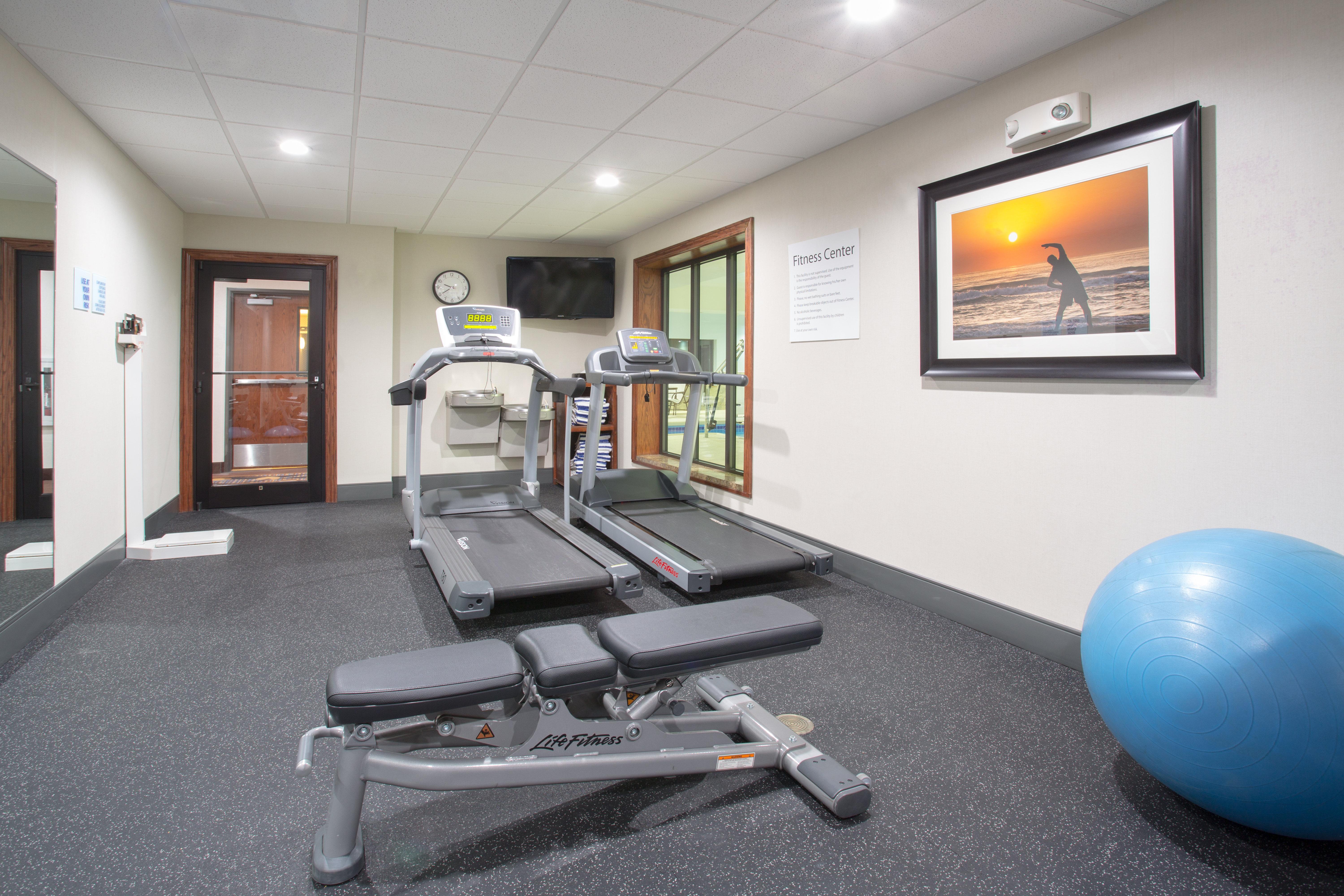 Holiday Inn Express Hotel & Suites Concordia Us 81 By Ihg Buitenkant foto