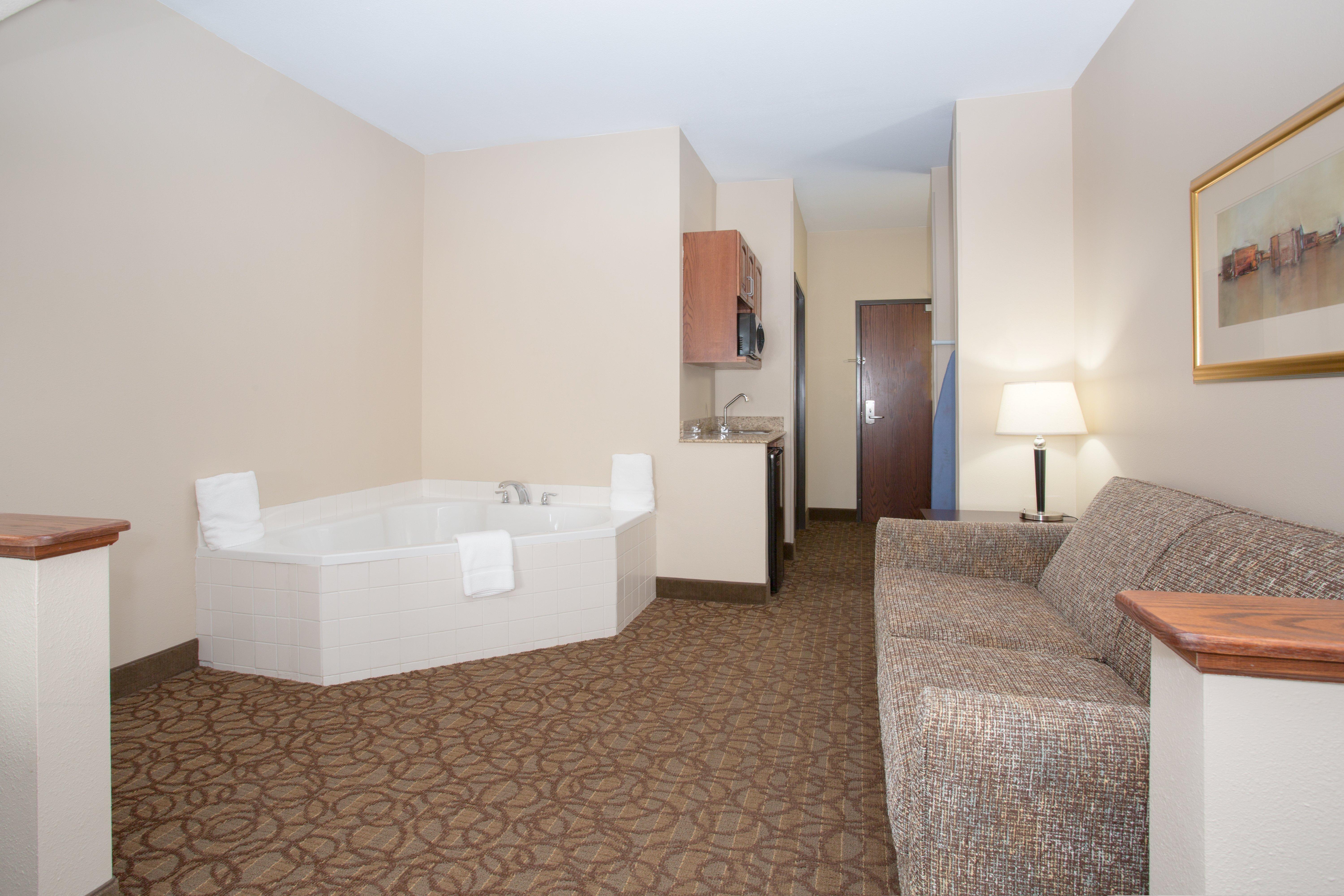 Holiday Inn Express Hotel & Suites Concordia Us 81 By Ihg Buitenkant foto
