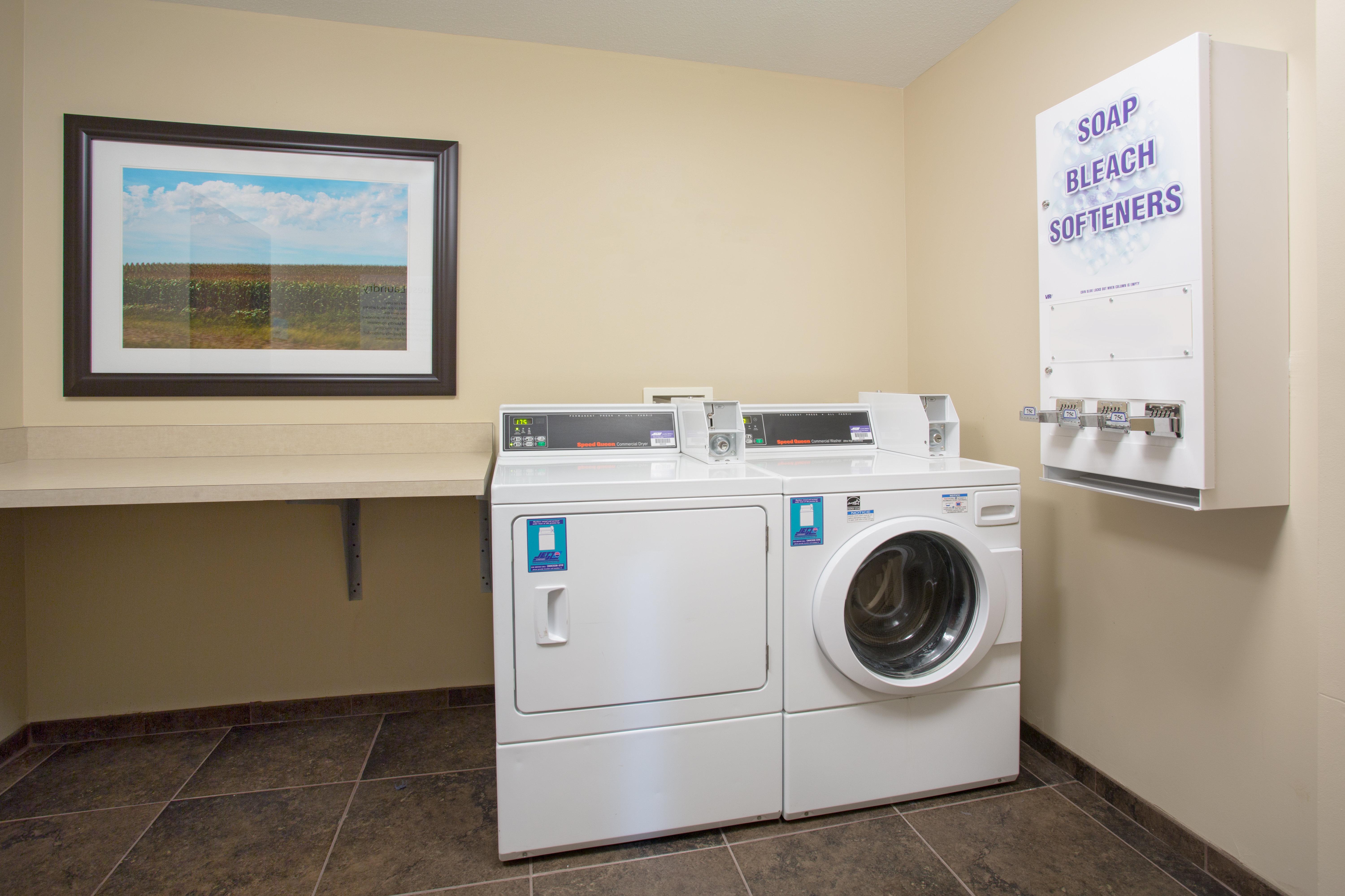 Holiday Inn Express Hotel & Suites Concordia Us 81 By Ihg Buitenkant foto