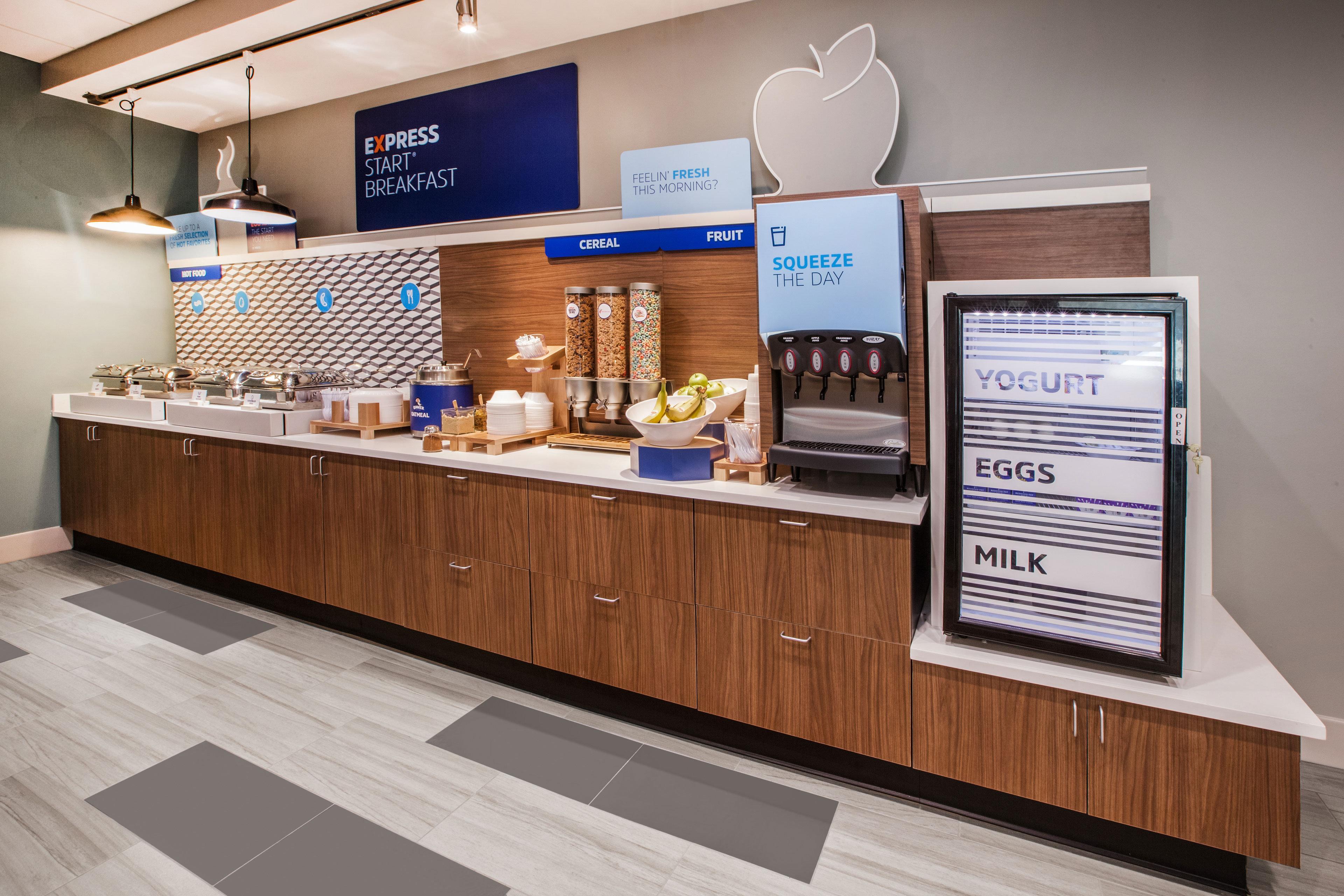 Holiday Inn Express Hotel & Suites Concordia Us 81 By Ihg Buitenkant foto