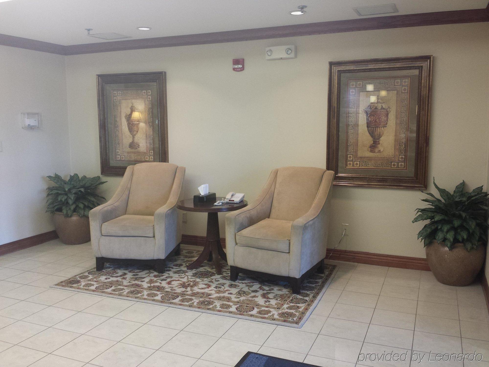 Holiday Inn Express Hotel & Suites Concordia Us 81 By Ihg Buitenkant foto