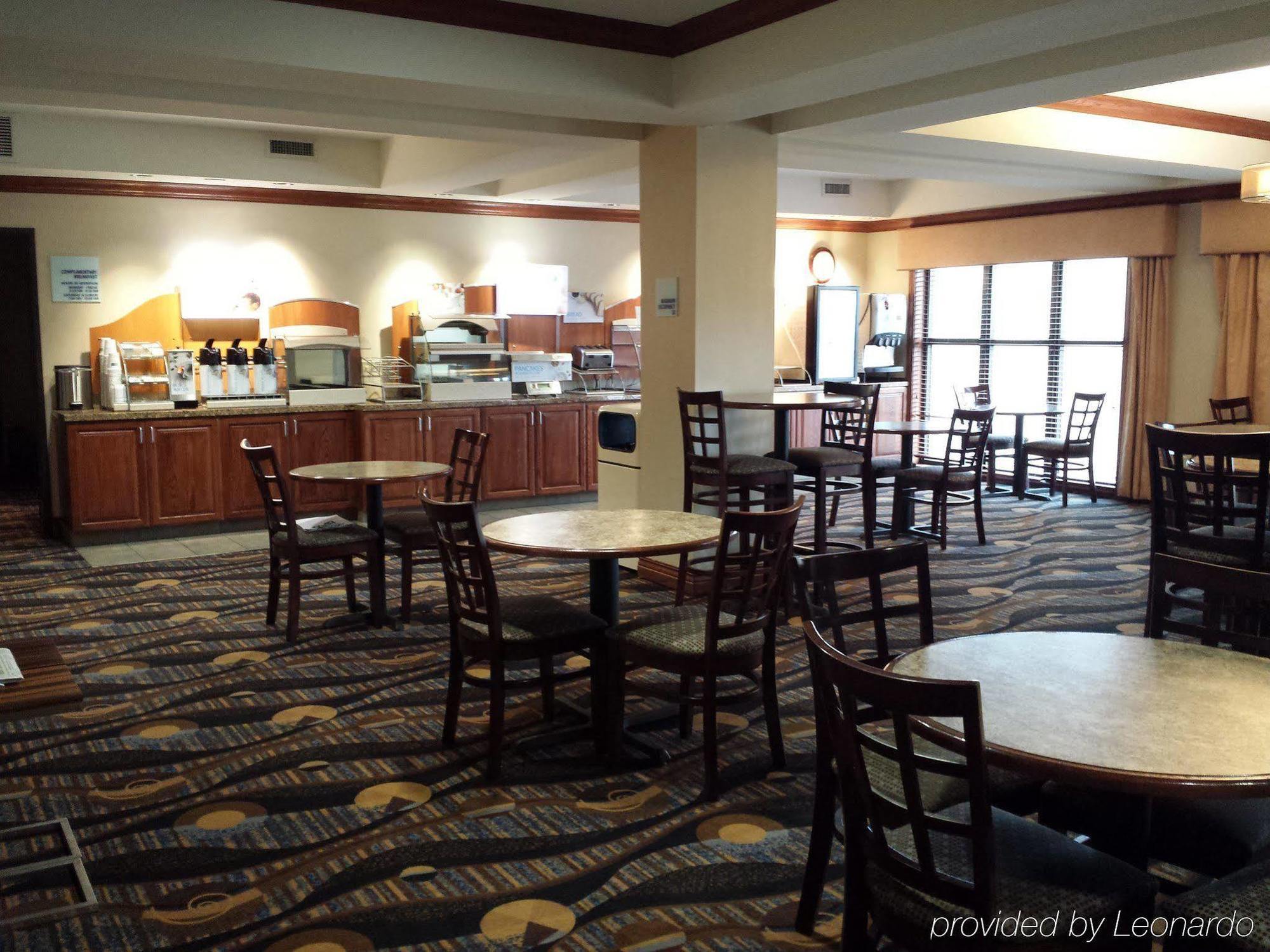Holiday Inn Express Hotel & Suites Concordia Us 81 By Ihg Buitenkant foto
