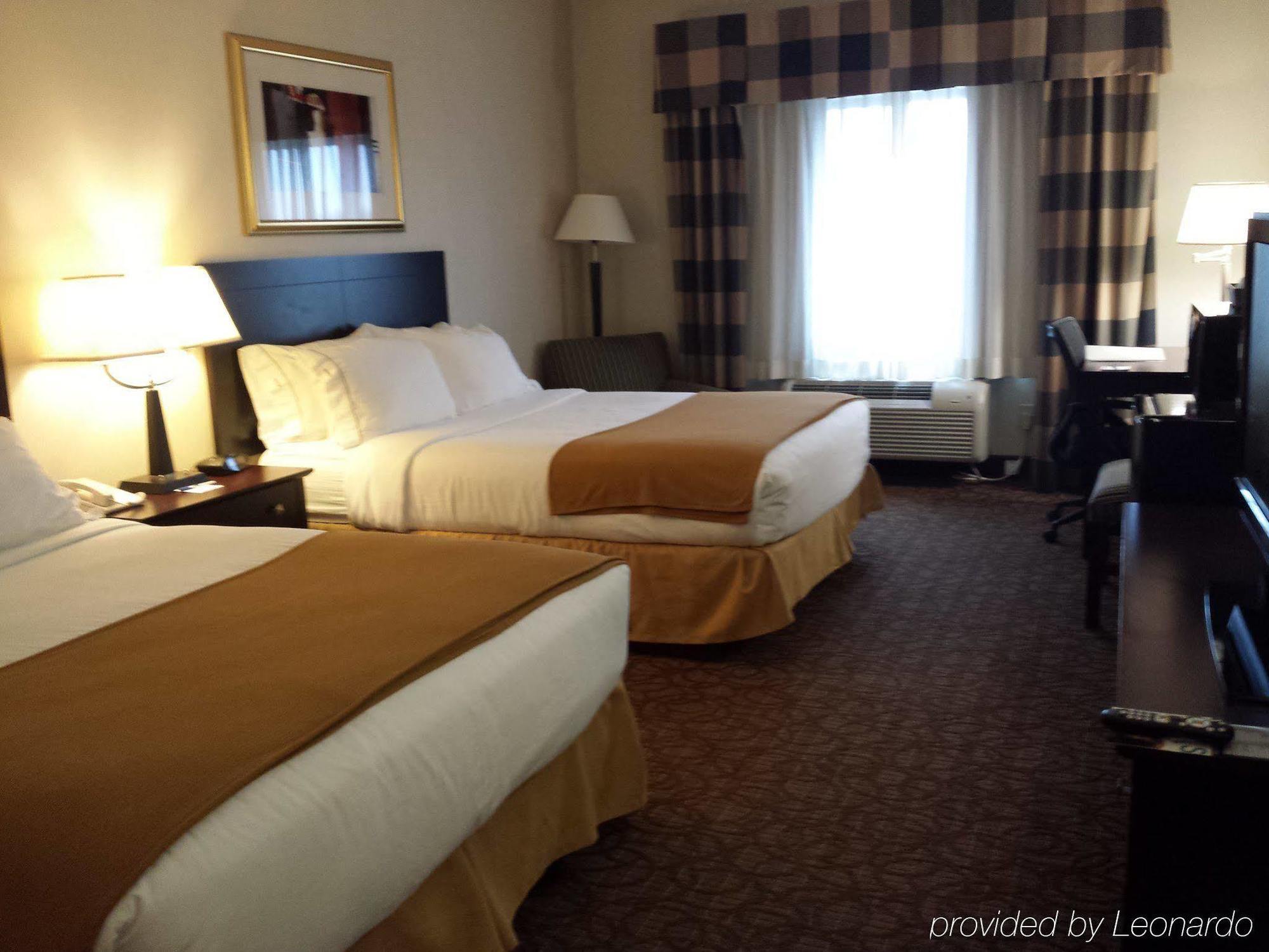 Holiday Inn Express Hotel & Suites Concordia Us 81 By Ihg Buitenkant foto