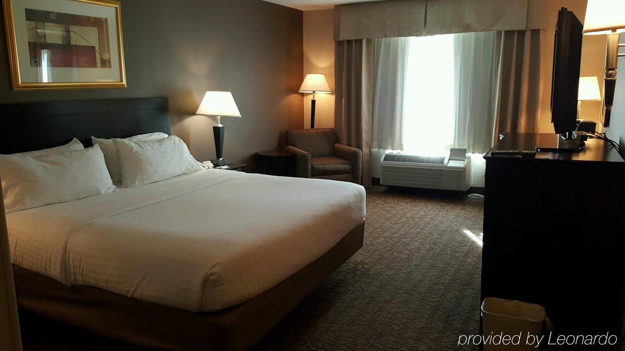 Holiday Inn Express Hotel & Suites Concordia Us 81 By Ihg Buitenkant foto