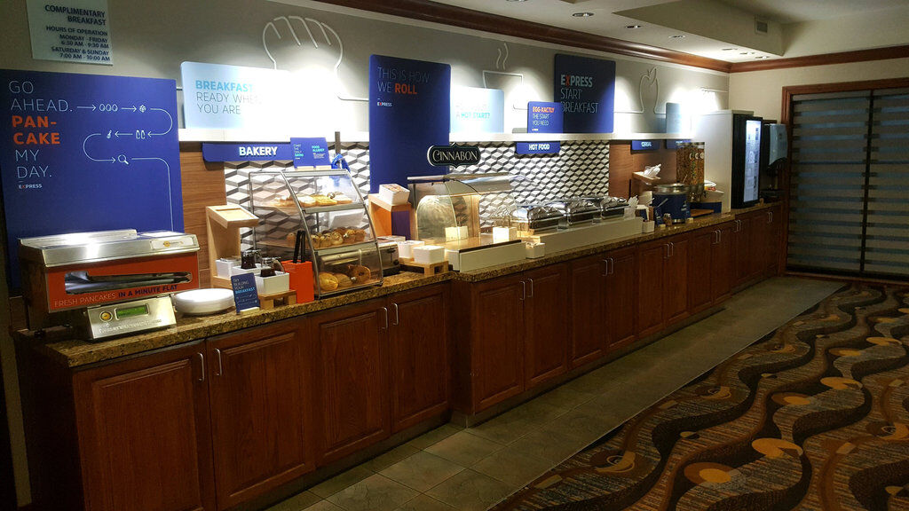 Holiday Inn Express Hotel & Suites Concordia Us 81 By Ihg Buitenkant foto