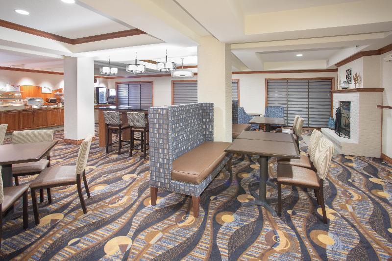 Holiday Inn Express Hotel & Suites Concordia Us 81 By Ihg Buitenkant foto